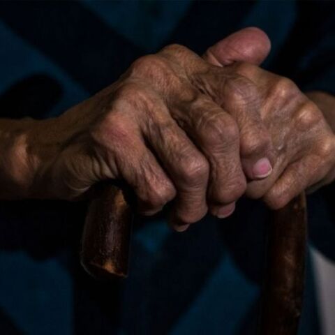 Θεσσαλονίκη: “Τον χτυπούσα στο παρελθόν, όχι όμως του σκοτωμού” λέει η 90χρονη που κατηγορείται για ενδοοικογενειακή βία