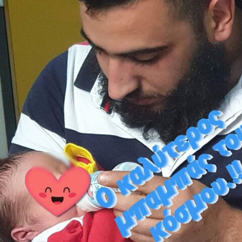 Ο 22χρονος στον Μυλοπόταμο που δολοφονήθηκε, κρατά αγκαλιά τον γιο του