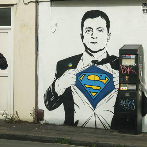 Ο Ζελένσκι ως... superman σε γκράφιτι στο Μπρίστολ της Αγγλίας