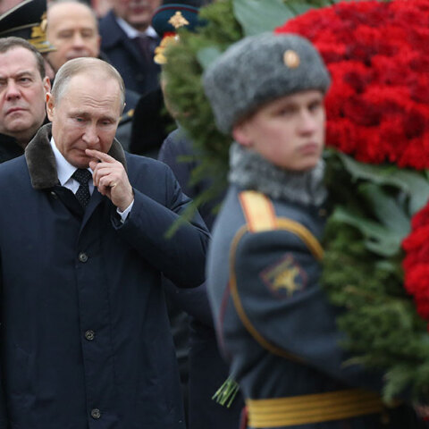Ο Ντμίτρι Μεντβέντεφ, όπως και ο Βλαντίμιρ Πούτιν, απειλεί με αφανισμό την Ουκρανία