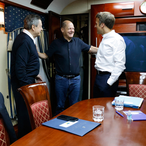 Στο Κίεβο Μακρόν, Σολτς και Ντράγκι