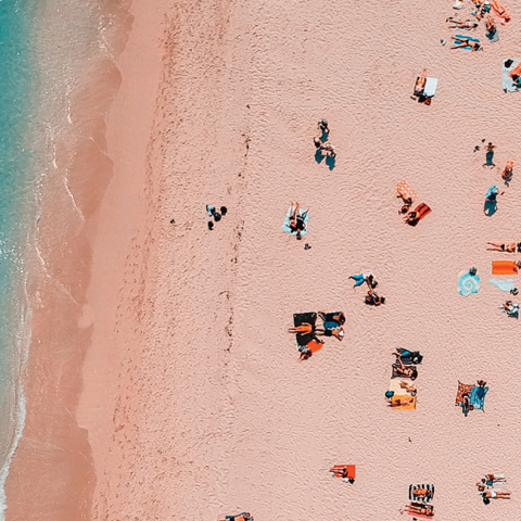 Λουόμενοι σε παραλία