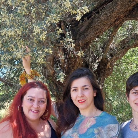 Η Αλεξάνδρα Μακρυγεώργου, η Αγγελική και η Αθανασία Λαμπροπούλου 