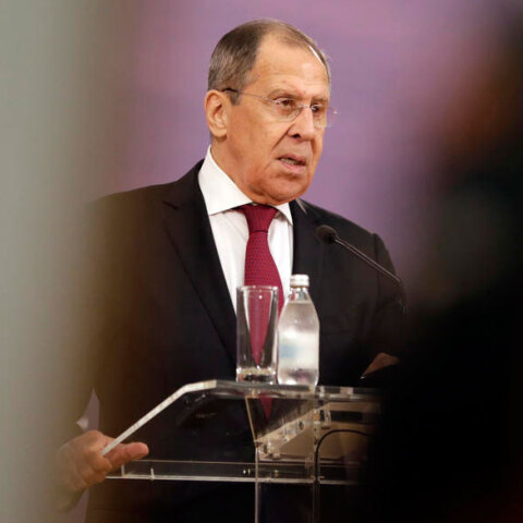 O Σεργκέι Λαβρόφ επιμένει να ισχυρίζεται ότι δεν υπάρχει καμία ρωσική εισβολή στην Ουκρανία