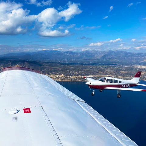 Φωτογραφίες από αεροπλάνα που πετούν.