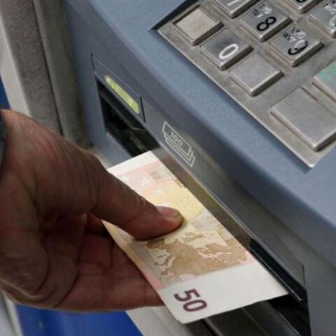 Χρήματα από ΑΤΜ
