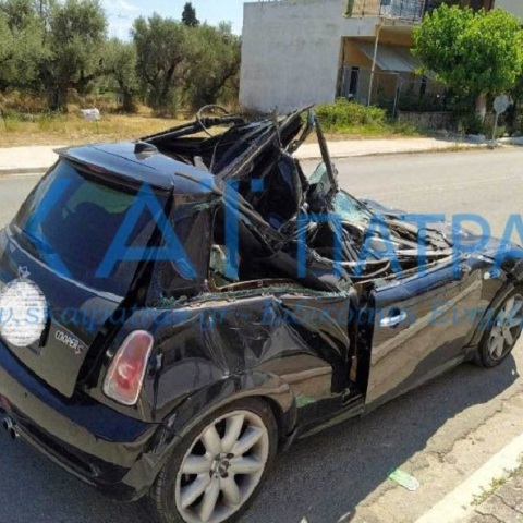 Πάτρα: ΙΧ καρφώθηκε σε νταλίκα και διαλύθηκε 