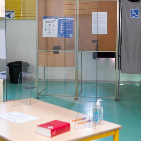 Άδειο εκλογικό τμήμα στη Γαλλία