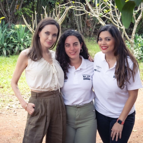 Η Αγγελίνα Κανελλοπούλου με την Αντζελίνα Τζολί