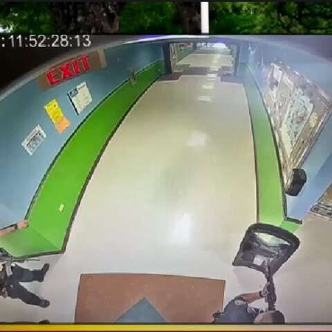 Μακελειό σε σχολείο στο Τέξας: Η πρώτη φωτογραφία με τους αστυνομικούς στο εσωτερικό