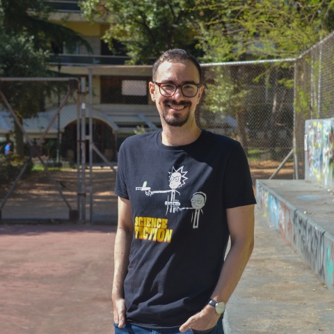 Συνέντευξη: Ο Βαγγέλης Γιαννίσης, μια από τις σημαντικότερες υπογραφές του ελληνικού νουάρ, μιλά για το «Ίνκουμπους, το όγδοο βιβλίο του που κυκλοφορεί από τις εκδόσεις Διόπτρα. 