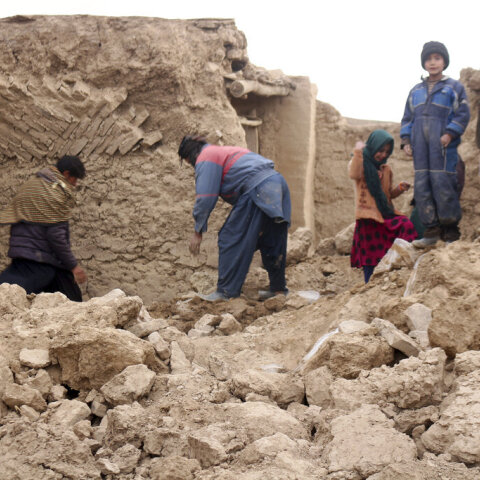 Αφγανιστάν: Τουλάχιστον 130 νεκροί από τον ισχυρό σεισμό που έπληξε τη χώρα	