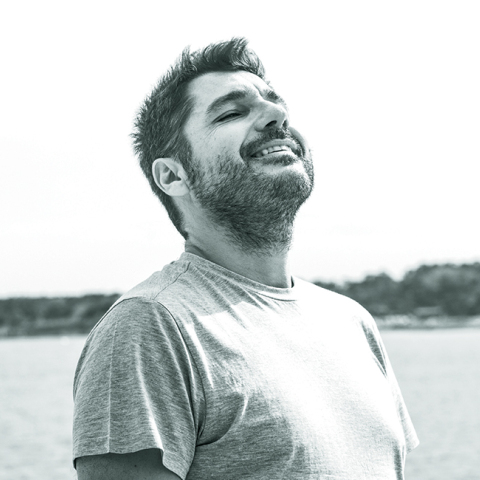 Λάμπρος Κωνσταντάρας