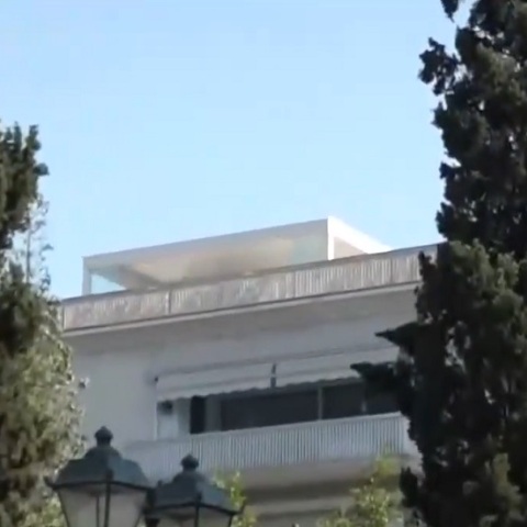 Αυθαίρετο «ξεφύτρωσε» σε ταράτσα πολυκατοικίας δίπλα στο Προεδρικό Μέγαρο