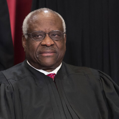 O Clarence Thomas είναι ο δικαστής που ψήφισε να καταργηθεί η άμβλωση στις ΗΠΑ 