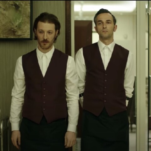 The Waiter - ο Άρης Σερβετάλης σε σκηνή της πρώτης ελληνικής ταινίας που μπαίνει στο Netflix