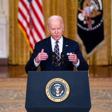 Ο Τζο Μπάιντεν αντέδρασε έντονα στην κατάργηση της άμβλωσης στις ΗΠΑ