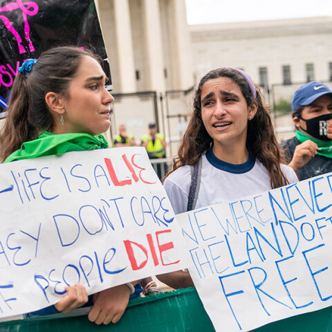 Το Ανώτατο Δικαστήριο των ΗΠΑ κατάργησε το δικαίωμα των γυναικών στην άμβλωση