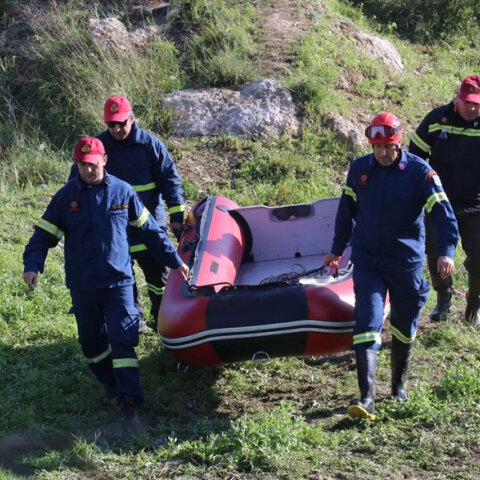 Άνδρες της ΕΜΑΚ εντόπισαν τον 16χρονο στη λίμνη Πηγών Αώου στα Ιωάννινα