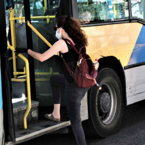 Η Αττική παραμένει πρώτη σε νέα κρούσματα κορωνοϊού, σύμφωνα με την κατανομή του ΕΟΔΥ