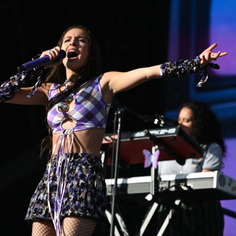 Olivia Rodrigo και Lily Allen αφιερώνουν το “Fuck You” στο Ανώτατο Δικαστήριο των ΗΠΑ