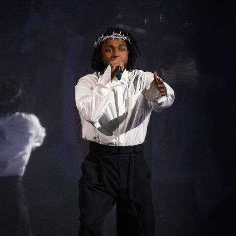 Ο Kendrick Lamar, με ένα αιματοβαμμένο αγκαθωτό στέμμα, έστειλε το πιο σοκαριστικό μήνυμα για τις αμβλώσεις