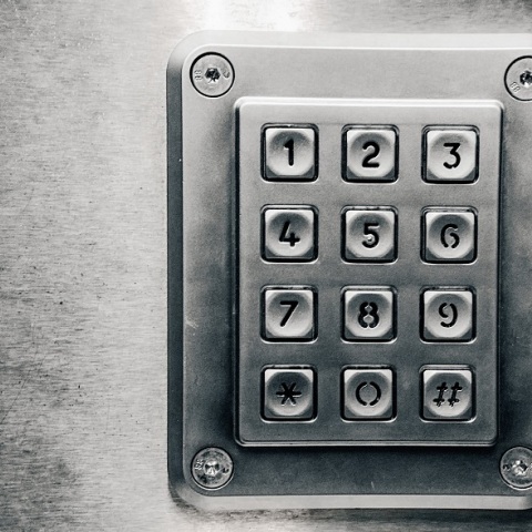 Διέρρηξαν σπίτι και πέταξαν χρηματοκιβώτιο 400 κιλών από τον 6ο όροφο