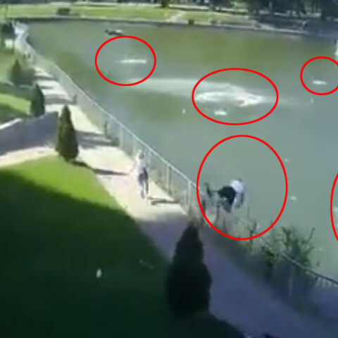 Περαστικός στο Κρεμεντσούκ της Ουκρανίας βουτά στη λίμνη για να γλιτώσει από τα ιπτάμενα συντρίμμια
