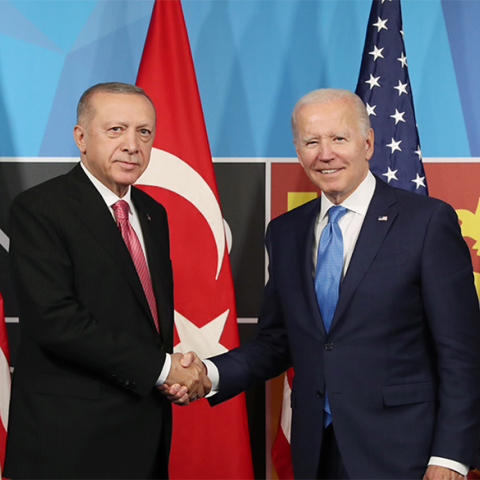 Σε εξέλιξη η συνάντηση Μπάιντεν – Ερντογάν