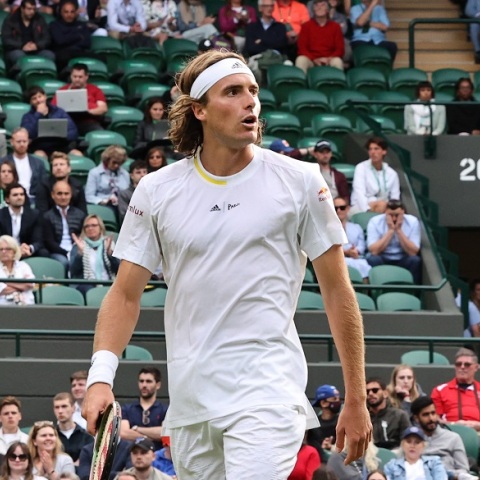 Στέφανος Τσιτσιπάς: «Χτενίζω 20 λεπτά την ημέρα τα μαλλιά μου, βάζω ελαιόλαδο και ρίγανη»