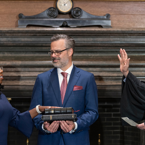 Η Κετάντζι Μπράουν Τζάκσον η πρώτη Αφροαμερικανή δικαστής στο Ανώτατο Δικαστήριο