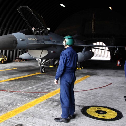 Πιλότος σε μαχητικό F-16 της ελληνικής αεροπορίας