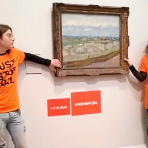 Ακτιβιστές κόλλησαν τα χέρια τους σε πίνακα του Van Gogh (Βίντεο)