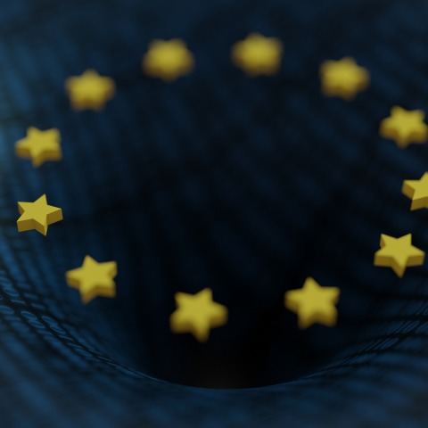 Τα αστέρια από τη σημαία της Ευρωπαϊκής Ένωσης με φόντο ψηφία