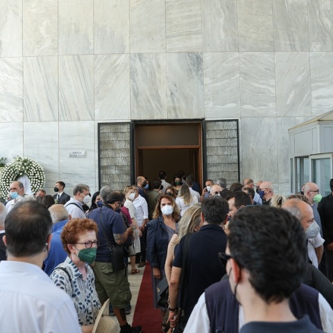 Ηλίας Νικολακόπουλος: Αυτή την ώρα το τελευταίο αντίο στο Α' Νεκροταφείο