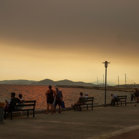 Καπνός από την Εύβοια πάνω από την Αττική