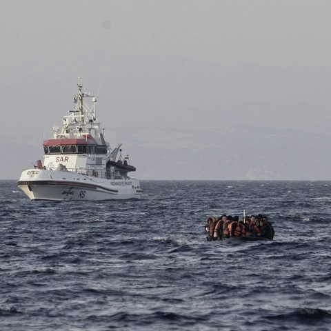 Διάσωση μεταναστών σε παραλία της Λέσβου
