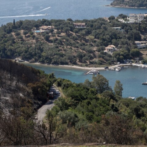 Οι πρώτες εικόνες από τη φωτιά στον Άγιο Στέφανο στον Ερημίτη Κέρκυρας