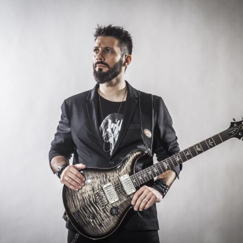 Συμφωνικές ροκ μεταμορφώσεις με τους Μουσικούς της Καμεράτας και τον Γιώργο Πέτρου