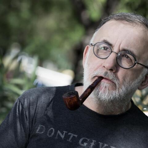 Θάνος Μικρούτσικος