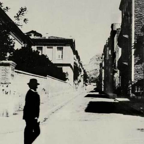 Το 111: Αναμνήσεις με λόγια και εικόνες