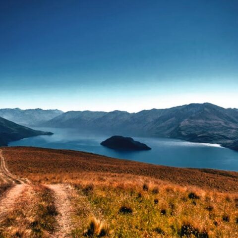 Αντιγόνη Παγώνα, AOTEAROA -  Στη γη του μακριού λευκού σύννεφου