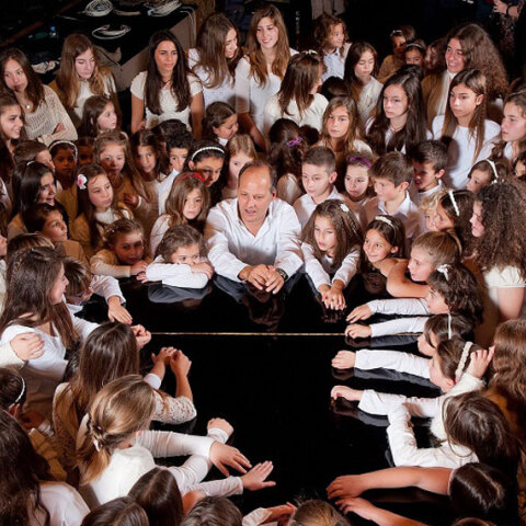 Η «Παιδική Χορωδία Σπύρου Λάμπρου» στον ΙΑΝΟ