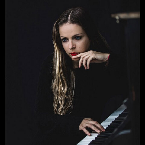 Νίνα Καραμανώλη