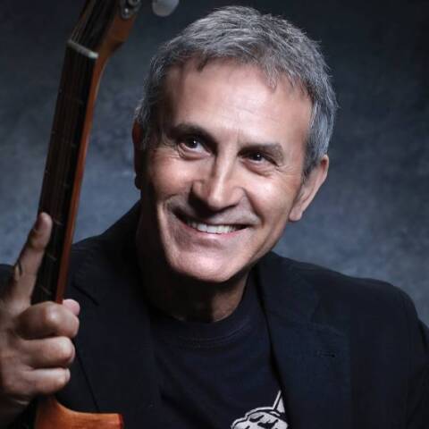 Ο Γιώργος Νταλάρας 