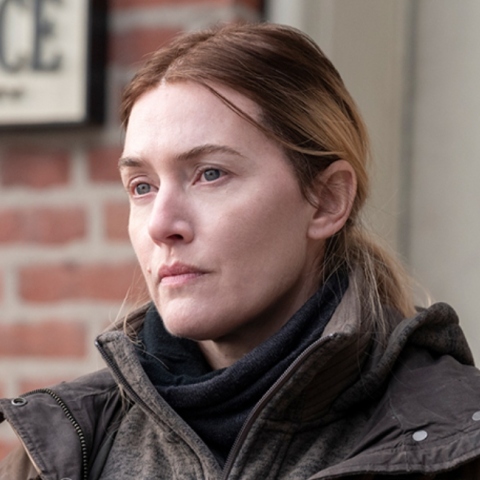 Η Κέιτ Γουίνσλετ ως Μερ Σίαν στην αστυνομική τηλεοπτική σειρά «Mare of Easttown»