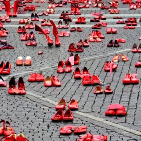 Εγκατάσταση της Elina Chauvet με τίτλο «Los Zapatos Rojos» για τη βία κατά των γυναικών (Μεξικό 2009)