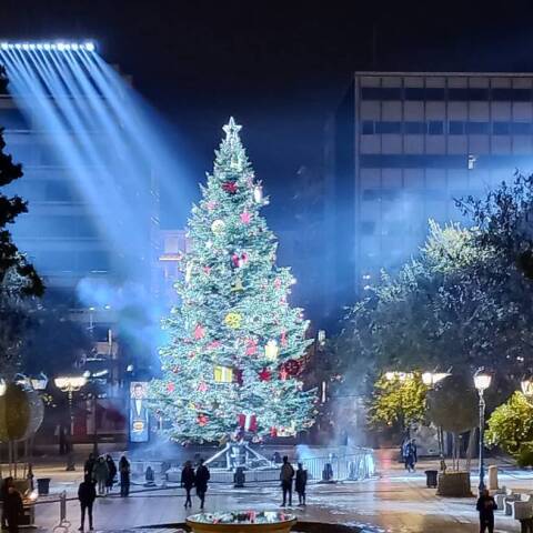 Φωτογραφία από τον χριστουγεννιάτικο στολισμό στην πλατεία Συντάγματος
