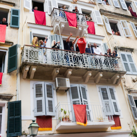 Κέρκυρα - Σπάσιμο Μπότηδες - Πάσχα 2022