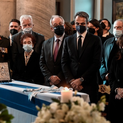 Η Πρόεδρος της Δημοκρατίας, Κατερίνα Σακελλαροπούλου, φτάνει στο Α' Νεκροταφείο για την κηδεία της Μαριέττας Γιαννάκου